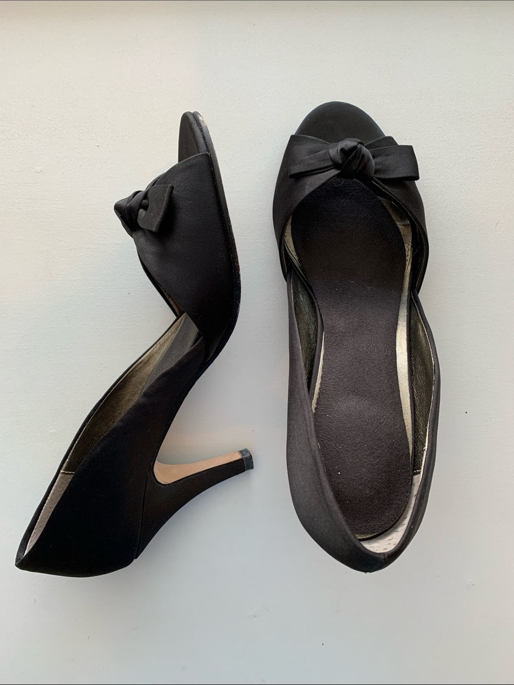 Kenneth Cole Black Peep-Toe Knot Pumps 8